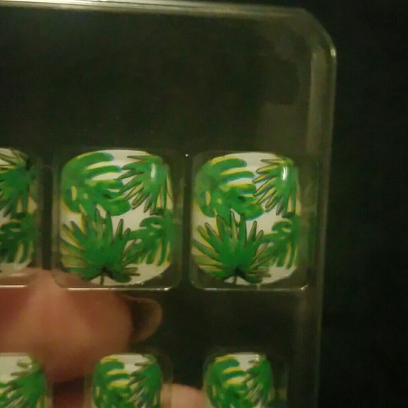 SOLD Reusable Fake Nails Palm Tree Leaf FL Glue On - Picture 3 of 3